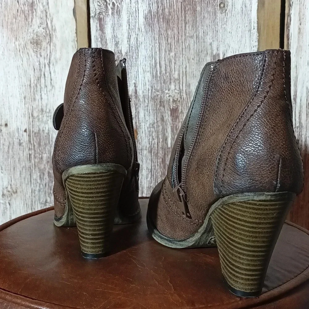 Mia Farris chocolate zip bootie with decorative buckle 2" heel 6.5 - Picture 5 of 11